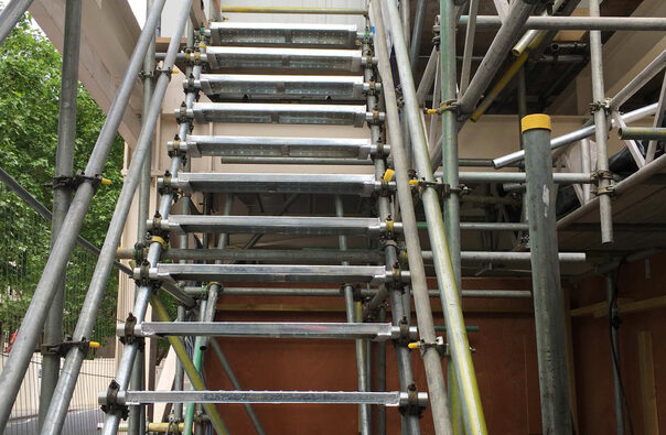 large scaffolding contractor